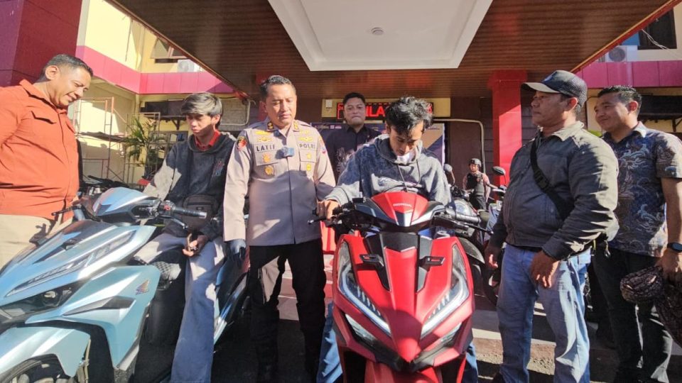 Hasil penyelidikan sepeda motor Honda Vario warna silver hasil pencurian milik seorang karyawan ritel di wilayah Kecamatan Gending pada hari yang sama