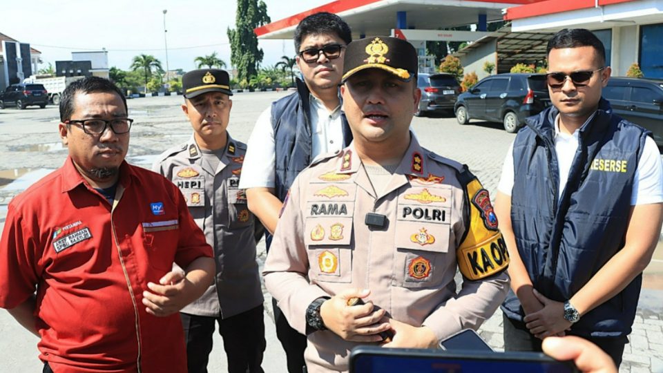 Kapolres Gresik menegaskan bahwa pengawasan tidak hanya fokus pada ketersediaan stok, tetapi juga mencakup kualitas dan akurasi distribusi BBM kepada masyarakat