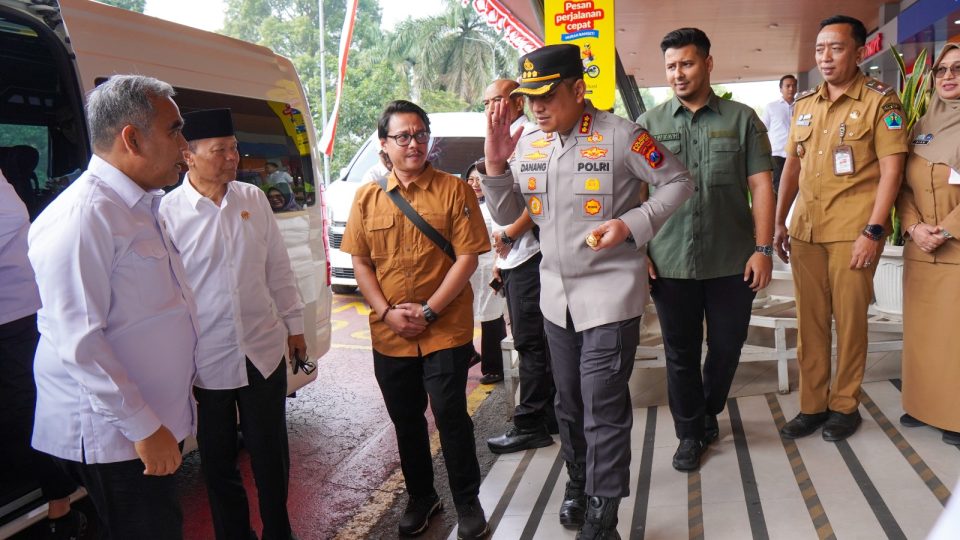 Kapolresta Malang Kota Sambut Ketua MPR RI dan Rombongan di Stasiun Malang Kota Baru, Perjalanan Ziarah ke Makam Bung Karno