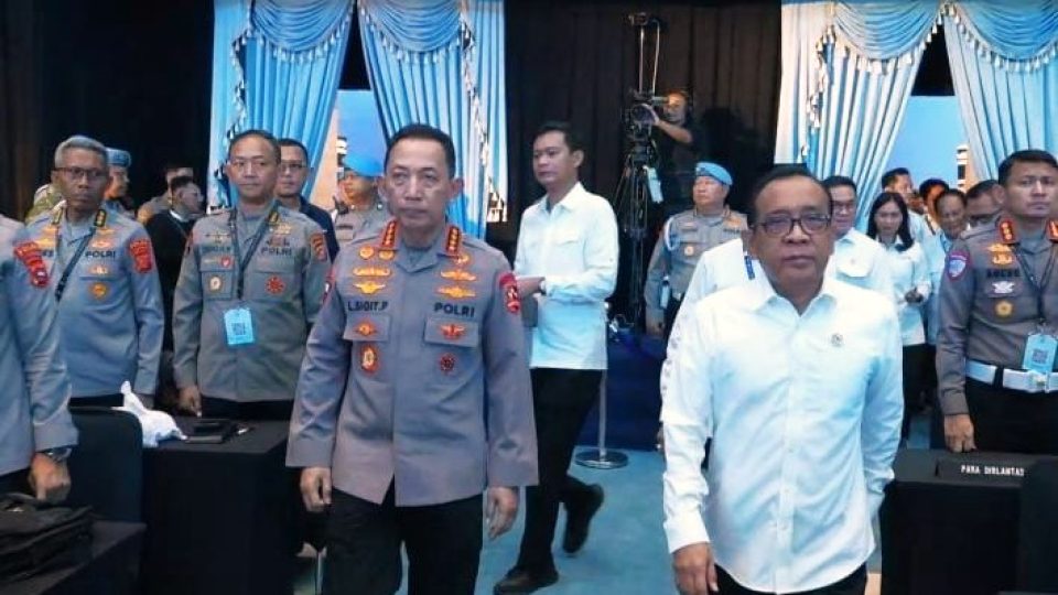 Kapolri Jenderal Listyo Sigit Prabowo memprediksi bahwa puncak arus mudik Lebaran tahun 2026 ini akan terjadi dalam dua periode pada bulan Maret mendatang