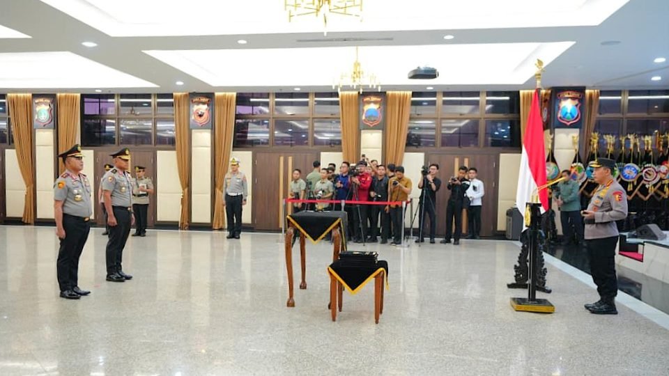 Kapolri Pimpin Upacara Serah Terima Jabatan Sejumlah Pejabat Polri