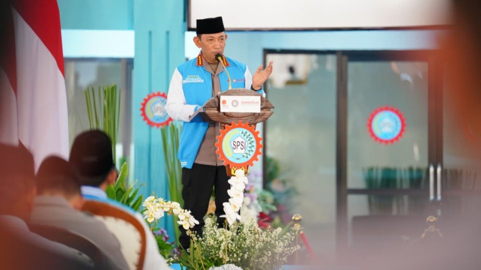Kapolri di Hadapan Buruh Satukan Tekad dan Barisan untuk Wujudkan Indonesia Emas 2045!