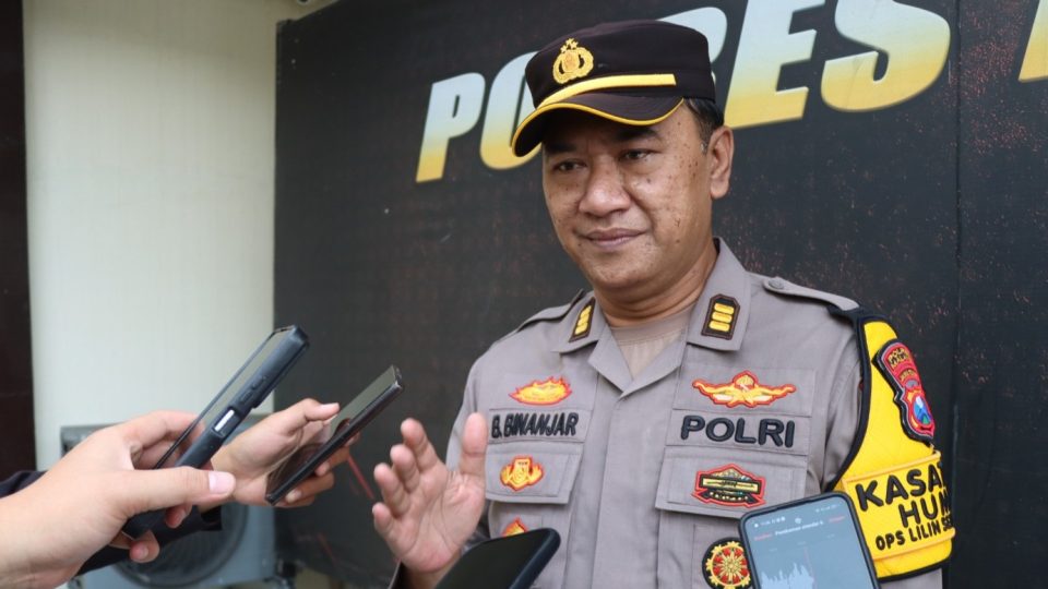 Kasihumas Polres Malang AKP Bambang Subinajar mengimbau masyarakat agar tidak mudah percaya terhadap informasi yang belum terverifikasi kebenarannya.
