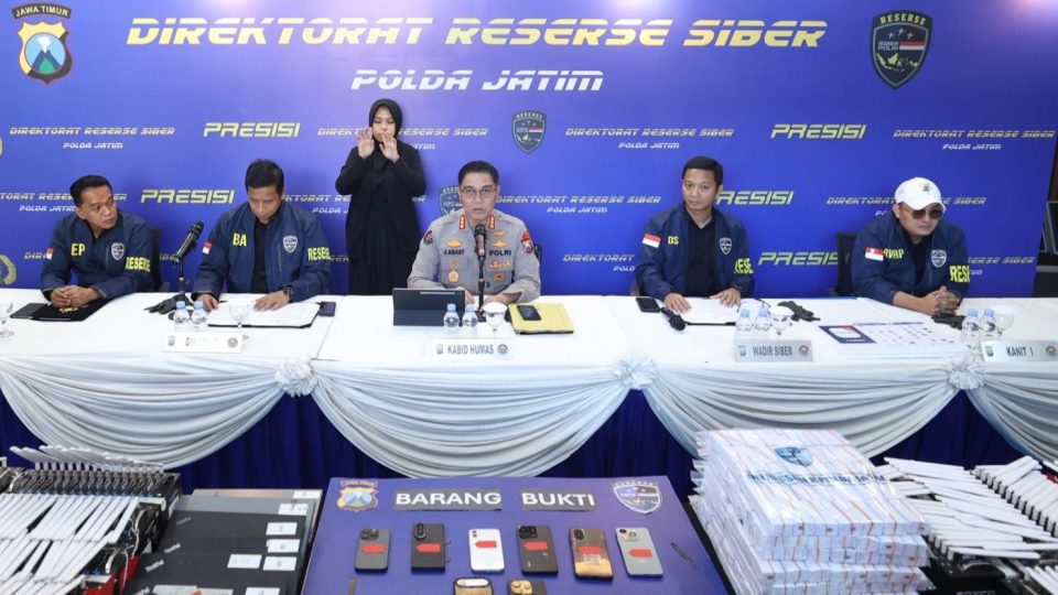 Kejahatan manipulasi maupun penyalahgunaan data pribadi dapat menimbulkan kerugian bagi masyarakat, baik secara psikologis maupun material