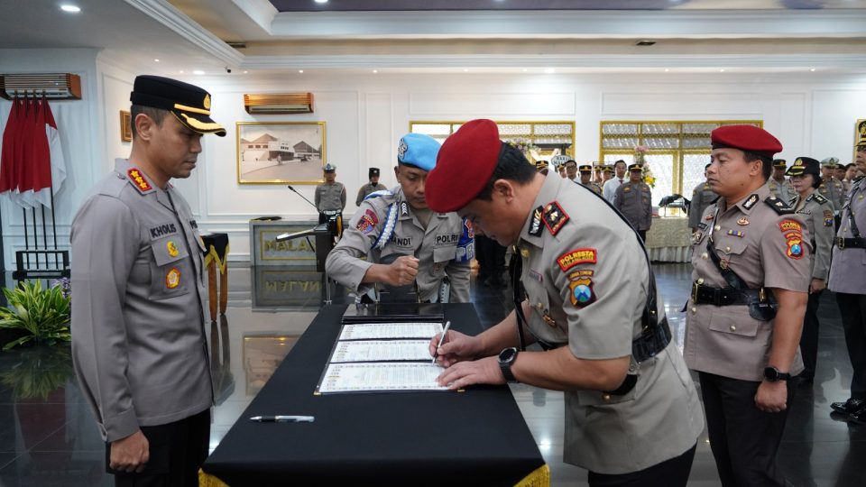 Kombes Putu Kholis mengingatkan agar seluruh personel terus menjaga semangat evaluasi, keterbukaan, serta ketelitian dalam pelaksanaan tugas