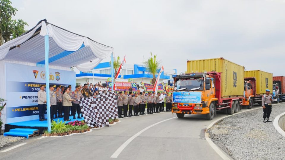 Lepas Bantuan Kemanusiaan 22 Kontainer untuk Korban Bencana Sumatera, Kapolri Wujud Kehadiran Negara