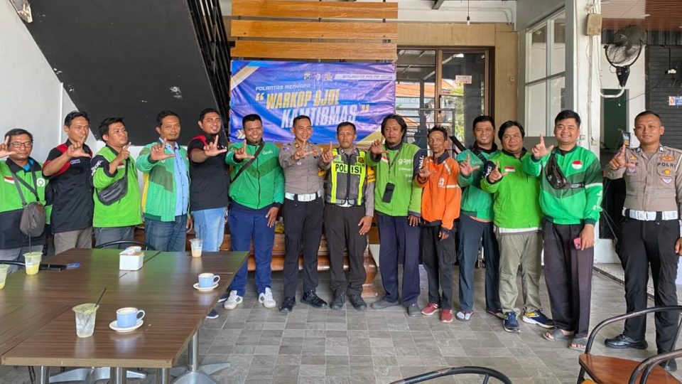 Operasi Keselamatan Semeru Polres Lamongan Ajak Ojol Jadi Pelopor Tertib Lalin