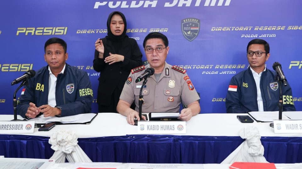 Polda Jatim Bongkar Sindikat Penipuan Online Emas Murah, Lima Tersangka Diantaranya Warga Binaan Lapas Diamankan