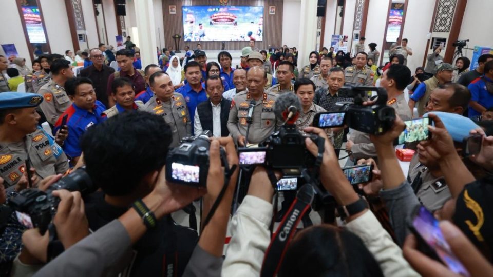 Polda Jatim dalam memberikan pelayanan kepada masyarakat, tidak hanya di bidang keamanan, tetapi juga aspek kemanusiaan dan kesehatan