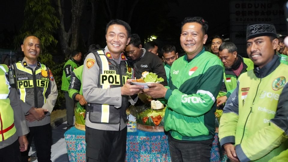 Polres Bojonegoro Perkuat Sinergi Harkamtibmas, Gelar Doa Bersama Komunitas Ojol (1)