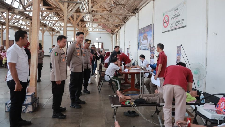 Polres Jember Peduli Kesehatan Buruh, Gelar MCU Gratis Jelang May Day