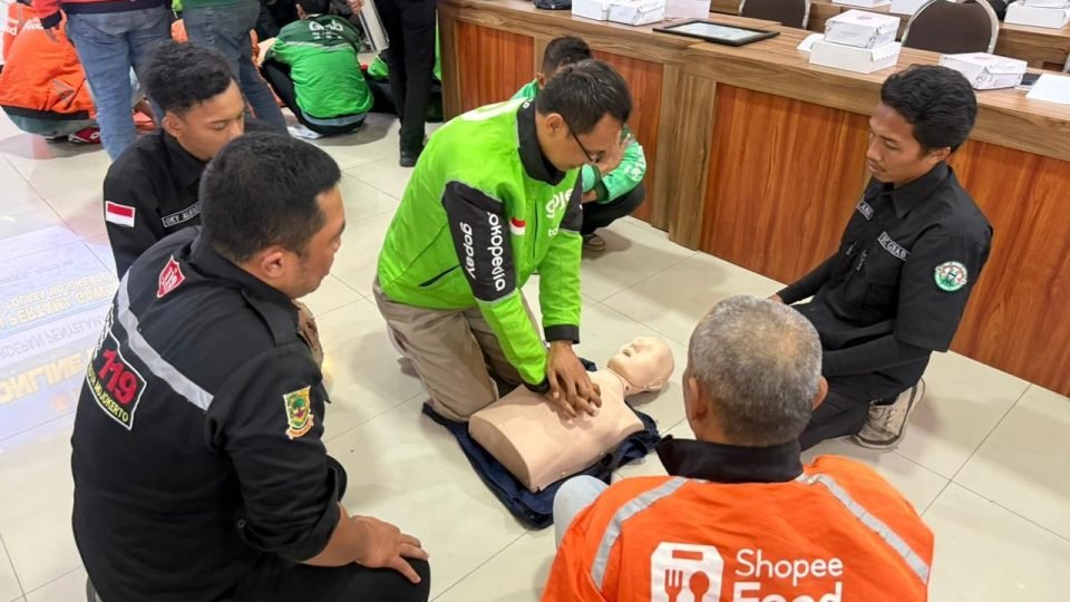 Polres Mojokerto Kota Bekali Driver Ojek Online Keterampilan PPGD untuk Penyelamat di Jalan