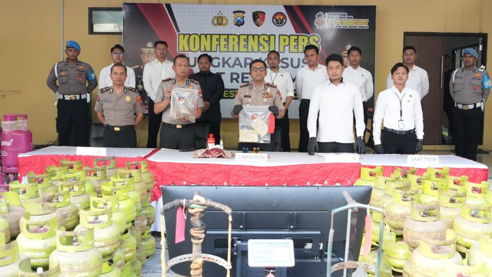 Polresta Sidoarjo Ungkap Sindikat LPG Oplosan di Rumah Kontrakan Amankan Dua Tersangka