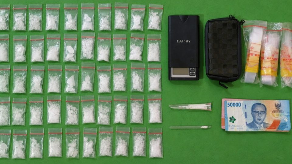 Polrestabes Surabaya Amankan Tersangka Pengedar Narkoba, Sita 42,9 Gram Sabu