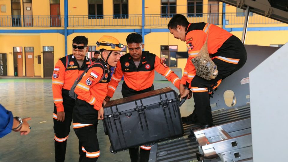 Polri Kembali Kirim Tim SAR & Bantuan Logistik untuk Percepat Penanganan Gempa NTT