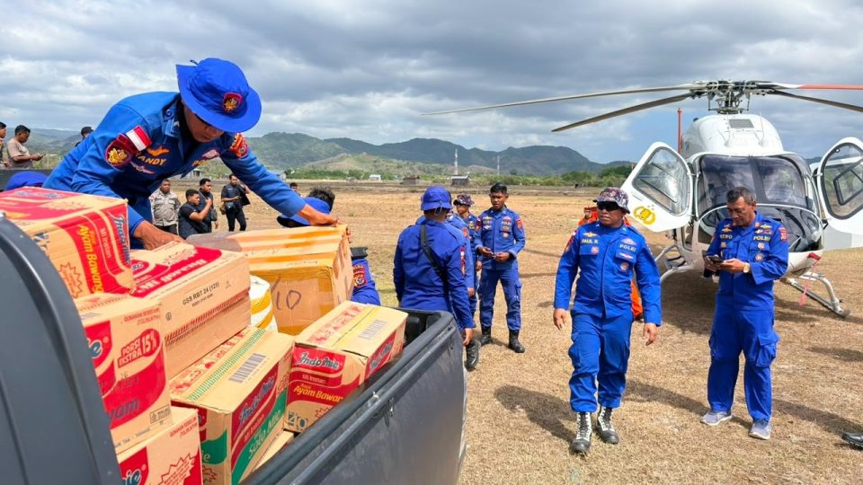 Polri Kembali Salurkan Bantuan Kemanusiaan bagi Warga Terdampak Gempa NTT