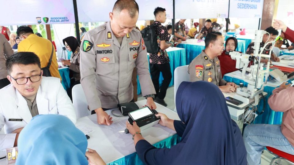 Polri Untuk Masyarakat Polda Jatim Gelar Baksos dan Bakkes untuk Ribuan Warga di Nganjuk