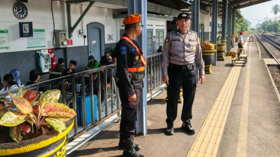 Puncak Arus Balik Lebaran Polres Malang Tingkatkan Pengamanan di Stasiun dan Terminal