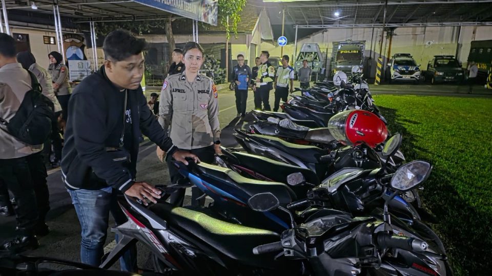 Saat patroli, petugas mendapat informasi dari masyarakat adanya kelompok pemuda melakukan kegaduhan di sepanjang jln Joging Track Kota Mojokerto