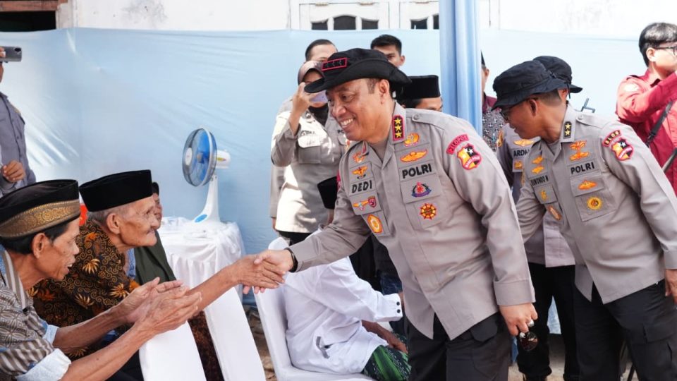 Sambut Hari Bhayangkara ke-80, Polri Bedah 80 Rumah Layak Huni, Bapak Usin (85) Kini Miliki Rumah Baru Berpanel Surya
