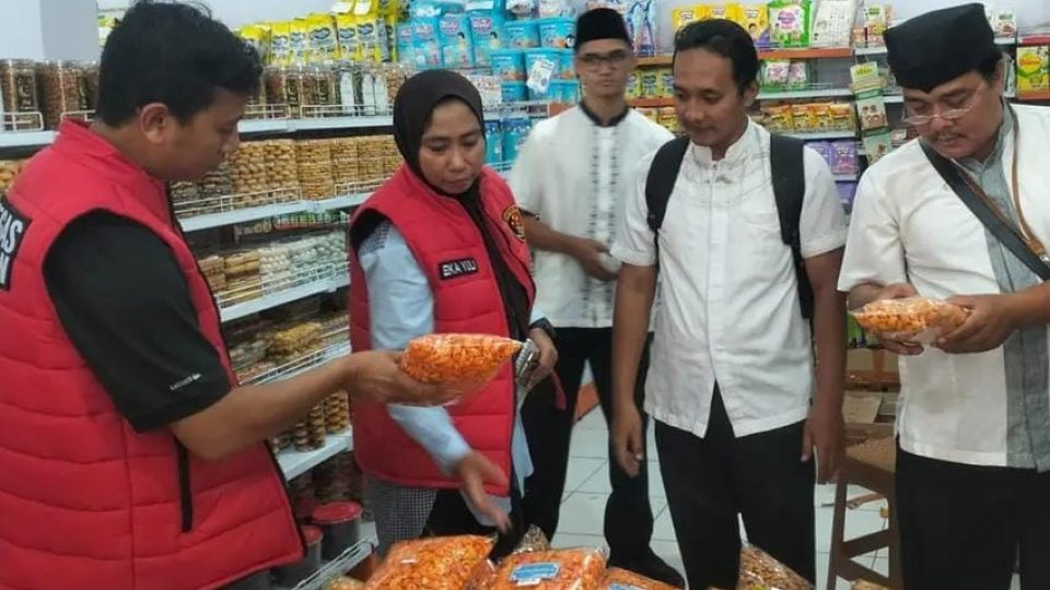 Satgas Pangan Polresta Banyuwangi Ingatkan Swalayan Tarik Produk Hampir Kedaluwarsa