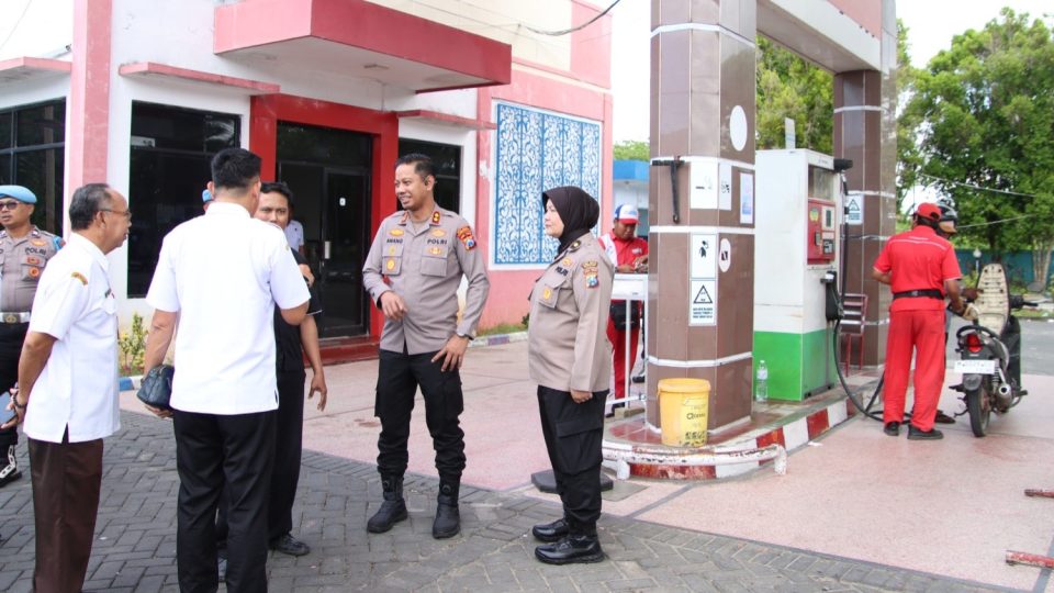 Sidak SPBU dan SPBE Kapolres Sumenep Tegaskan Stok Aman, Isu Kenaikan Hoaks